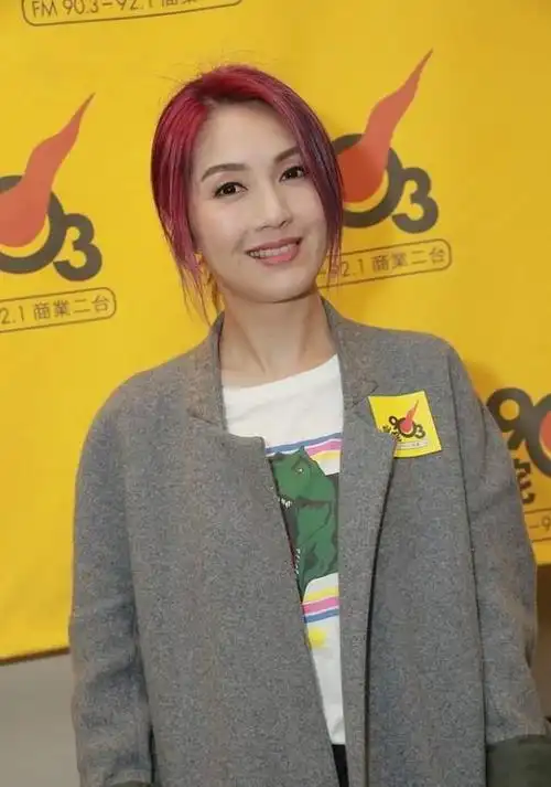 杨千嬅才是属于耐看型的就算是长得不够惊艳但却很有知性感