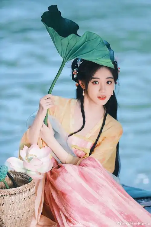 同一个摄影师镜头下的小花古装造型