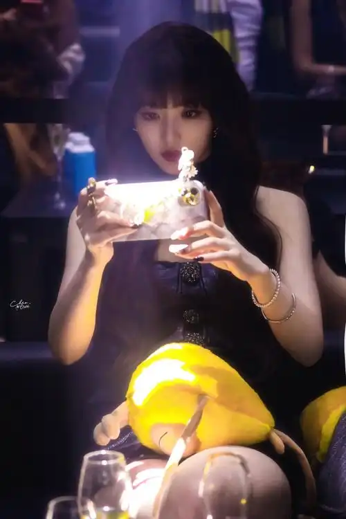 孔雪儿电梯间大片