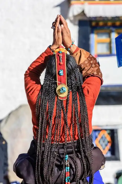 拜佛- 人物类-摄影大赛2016 - 地理中文网—《国家地理》杂志中文网站