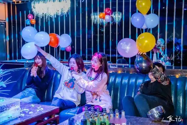 还能吃!这家量贩式ktv终于落地襄阳啦|ktv|包厢|聚会|包房_网易订阅