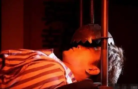 古代碎头器碎人头后图片脑浆迸裂眼球凸出附图慎点