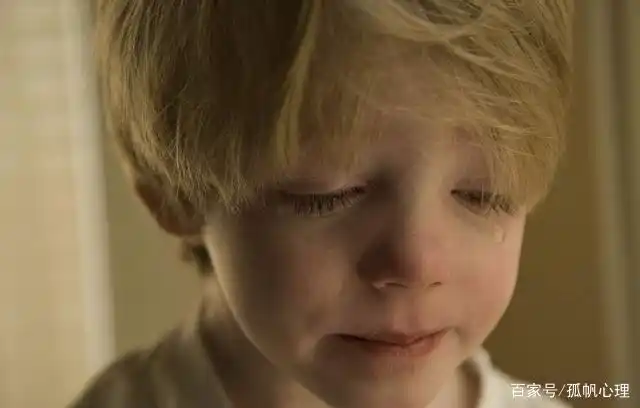 心理测试:3个哭泣的小男孩,谁让你最心疼?测出你的心理年龄