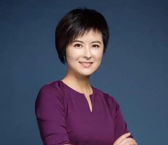 张泉灵是我非常欣赏的女性,她是一位既有深度又有温度的女记者和主持