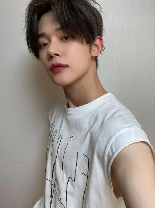 崔然竣自拍##崔然竣黑发##然竣