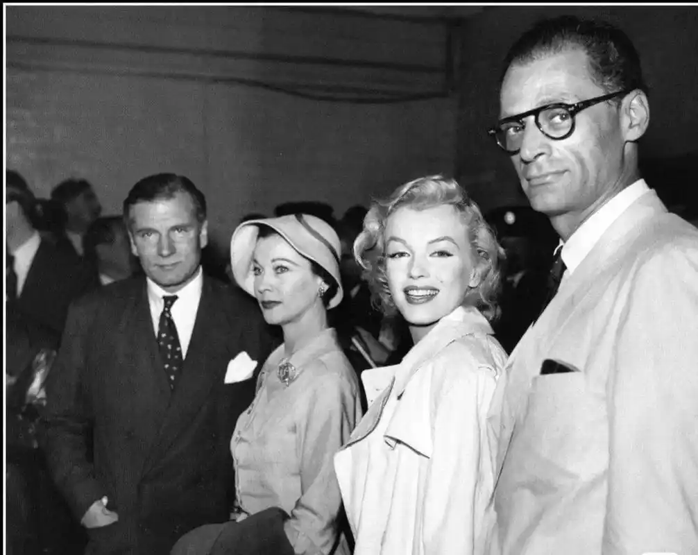 费雯丽与玛丽莲梦露同框,难得一见的老照片!