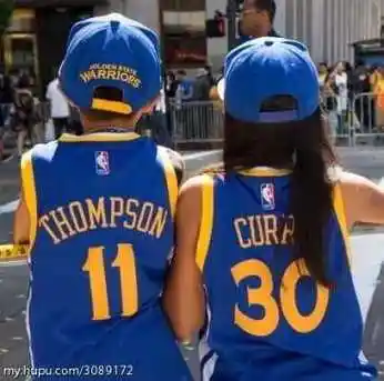 库里情侣头像一左一右两张分开