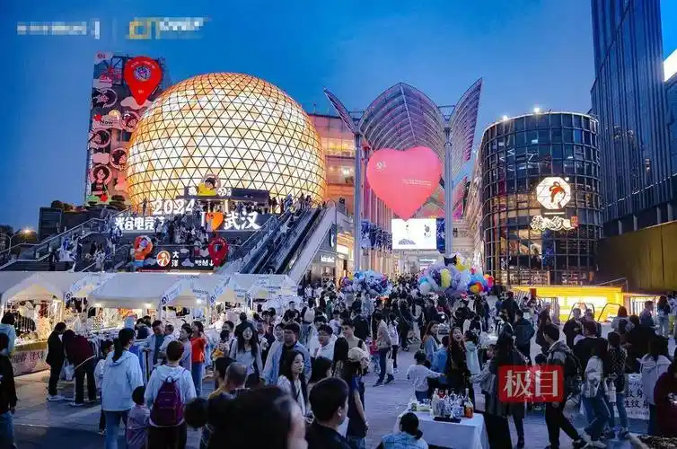 知名歌手逛过的街,市民享受的"草坪自由",那是光谷"家园城"的底色