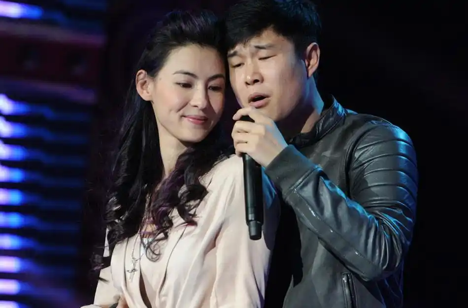 张柏芝小沈阳甜蜜对唱 深情相拥显亲密[高清大图]