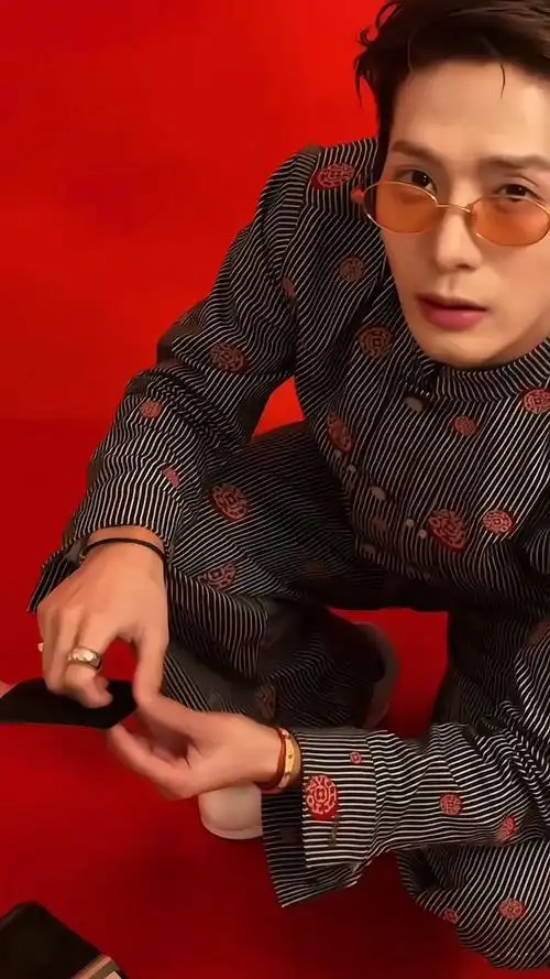 王嘉尔 :"有些时候你冲得狠的时候,可能没有停一停想得更清楚