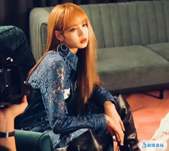 别再说lisa离不开刘海了,求求你看看她掀起刘海的样子吧,美到想娶