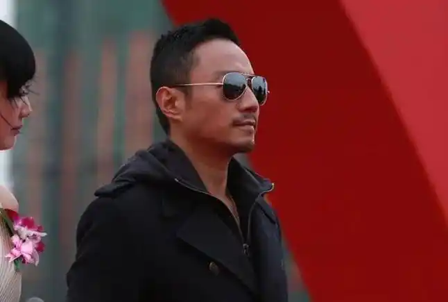 你眼中的银河,我所摘到的梦.#张涵予 #叔圈 #每一帧都是热 - 抖音