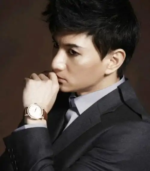 吴奇隆的侧颜一直都超级有型