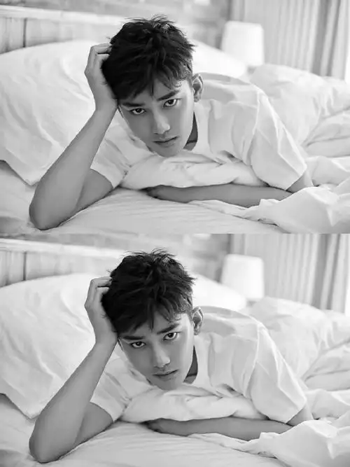 instyle大明星#@熊梓淇今日释出一组黑白写真~ 假酒少年一旦正经评创