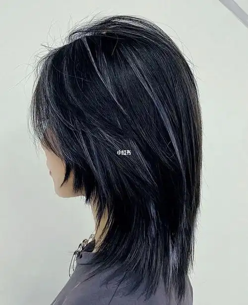 个性鲻鱼头短发搭配线条染增加发型动感 个性低调#显白的发色福61染