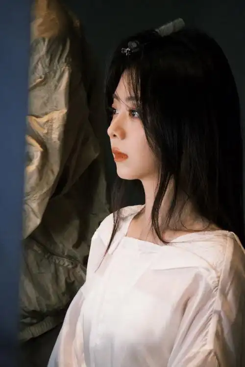 掉落一组昨日的幕后记录93两小姐@谭松韵seven向大家say晚安啦