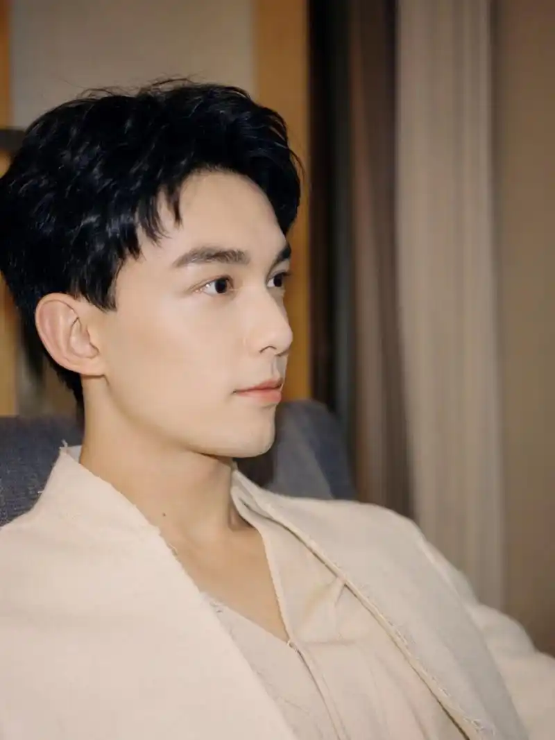 吴磊胶片,少年眉眼如画,未来可期 吴磊哥哥:"我都怕小朋友心里觉得