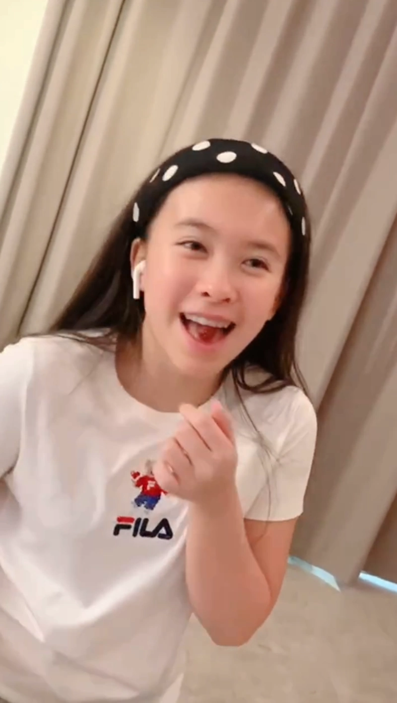 原创刘涛辟谣离婚后晒女儿近照,12岁王紫嫣发福不少,模样像极了王珂