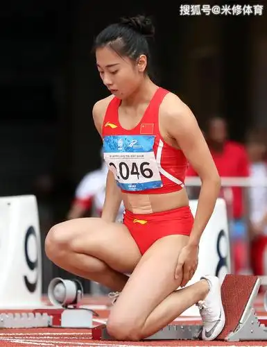 参赛用胶布遮盖肚皮纹身_葛曼棋