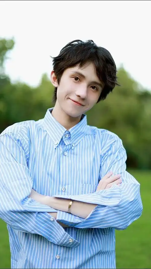 治愈系笑容阳光男生