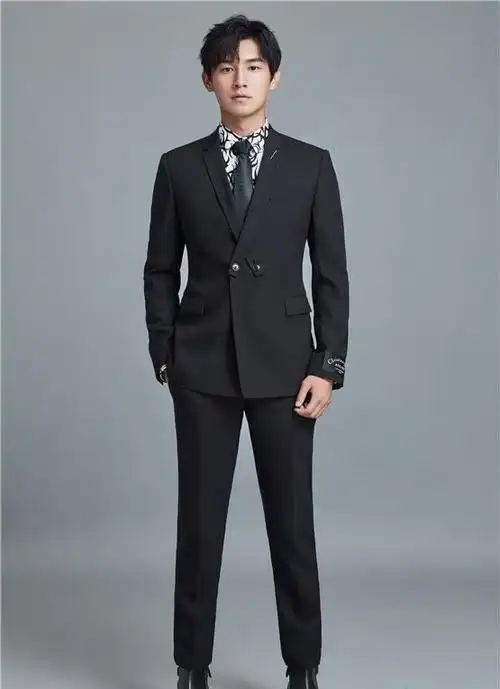 杨旭文西装写真曝光 时尚简约尽展型男魅力_网易订阅