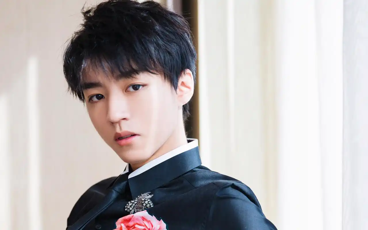 2018成熟魅力王俊凯壁纸_男人魅力的王俊凯