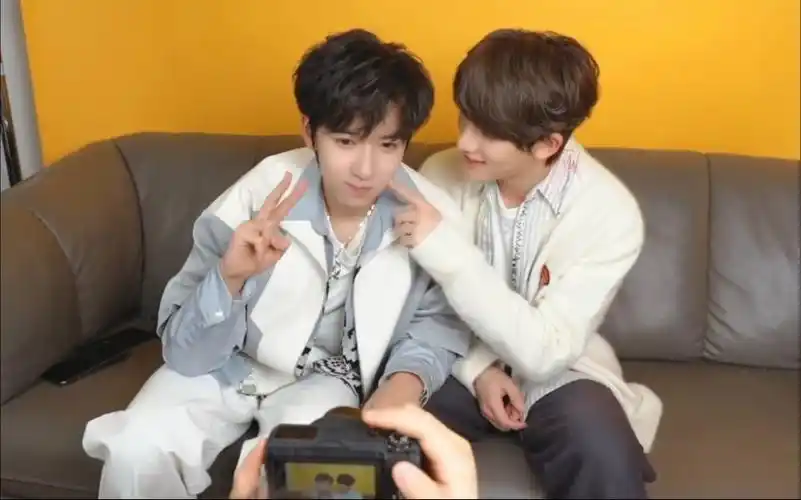 可爱的小鑫小霖#丁程鑫贺峻霖