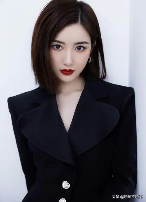 圆脸适合的发型图片女 齐肩短发,显瘦减龄"齐肩中短发" - 冷求网