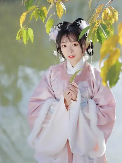 俏丽若三春之桃 | 汉服少女