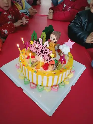 苗苗班周涵汐小美女生日快乐,茁壮成长