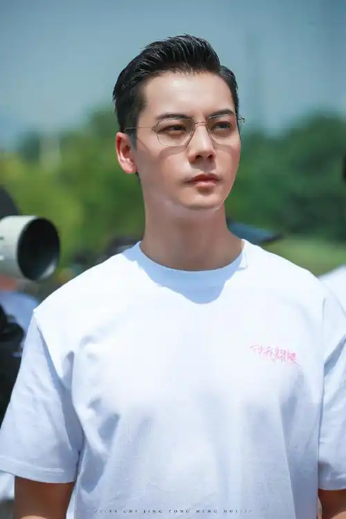 陈伟霆明媚大男主##陈伟霆胸肌藏不住了