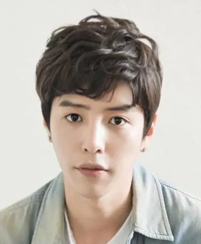 男生蓬松纹理烫发推荐版型超帅气的纹理烫发型设计