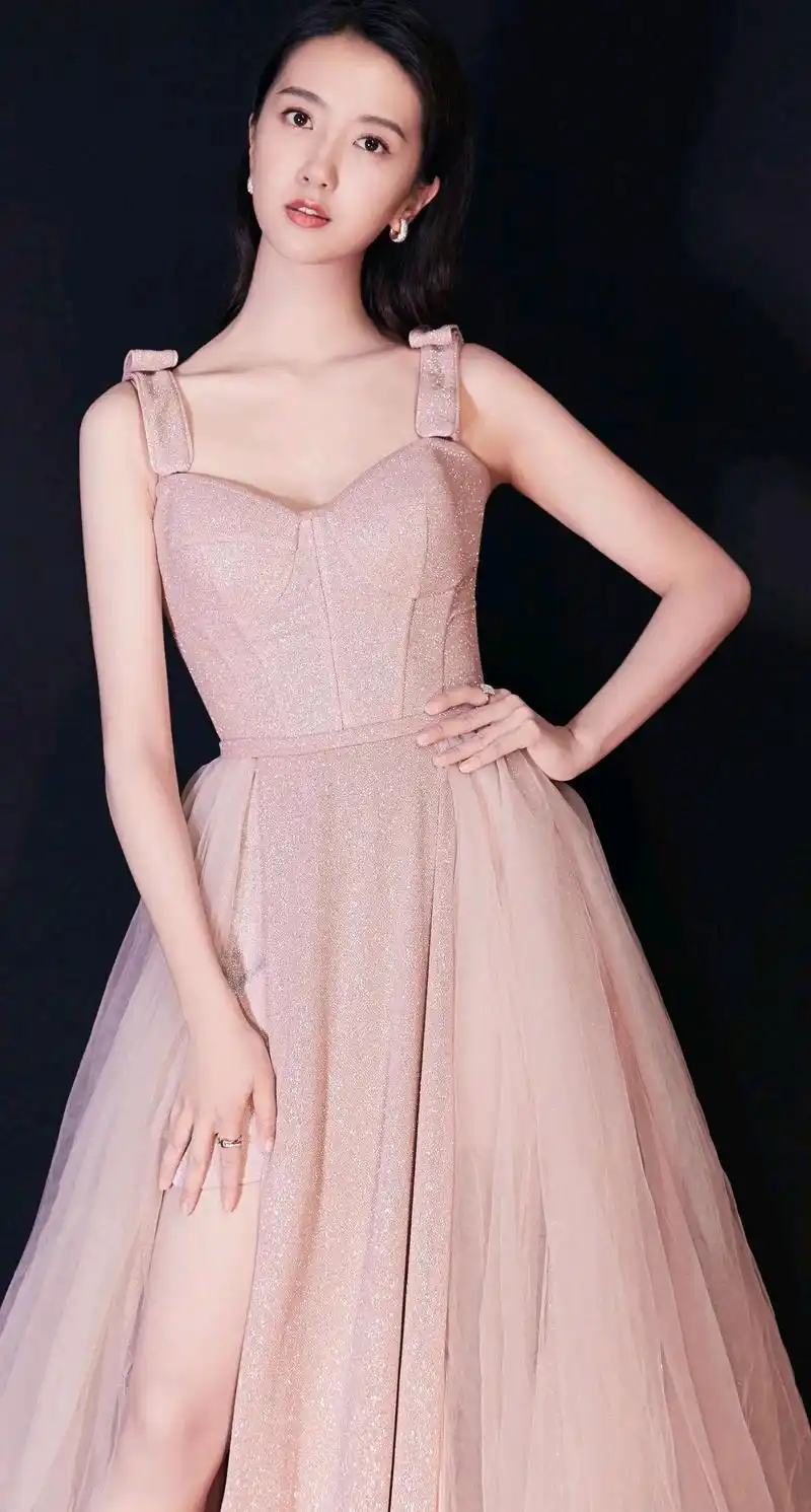 精美图集|许龄月,娇俏如花的环球小姐