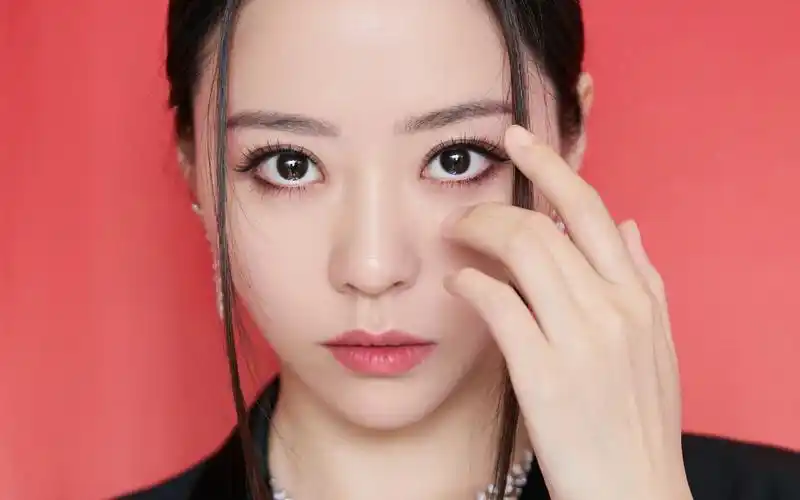 张靓颖飒爽性感写真壁纸图片