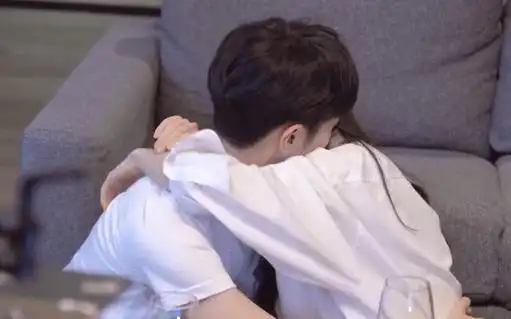 baby新剧花絮,与小12岁赖冠霖三分钟吻8次,被指毫无cp感