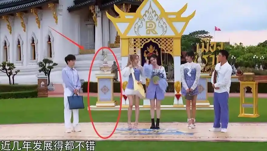 看光脚同框照片,165cm的白鹿比宋雨琦还矮,杨颖的身高成谜_综艺_第一