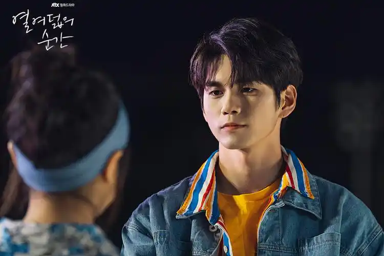 《十八岁的瞬间》是韩国jtbc电视台于2019年7月22日首播的青春校园剧