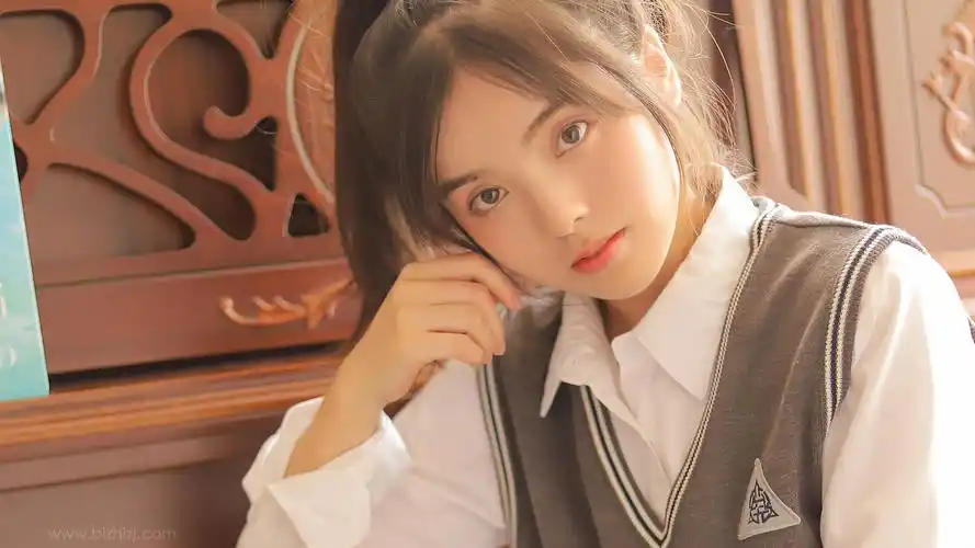 文艺气质美女高清壁纸图片