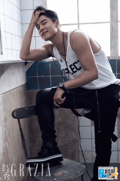 韩东君皮衣夹克尽显潮帅本色