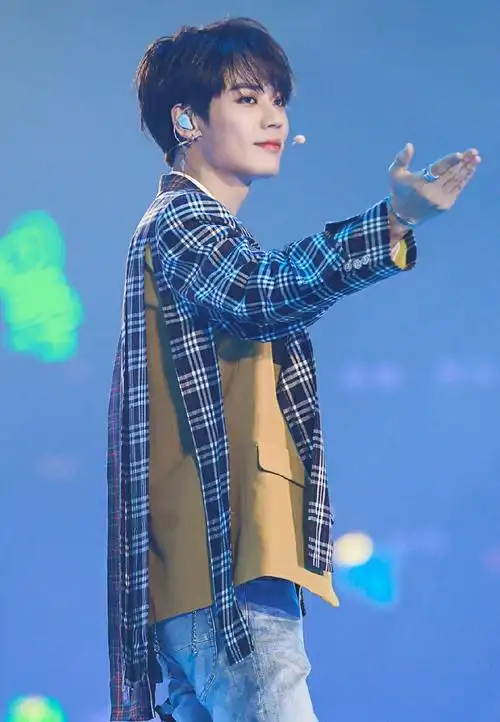 林彦俊的水色灯牌应援,太有心了,满满的爱