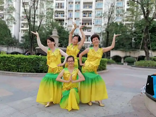 爱上蓝月亮队形舞姐妹们彩排圆满成功!