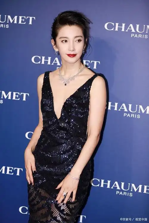 她是中国内地最具代表性的一线女演员之一,也是国际影坛上的闪亮明星.