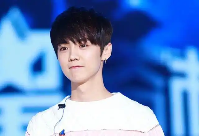 鹿晗近照略显发福短发照又帅回了从前往日同款旧照被扒变化大