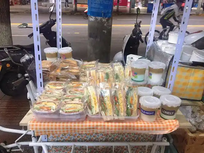 摆摊五十六七天