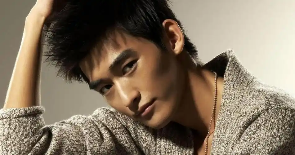 新生代偶像张翰写真俊朗脸庞眼神迷人78