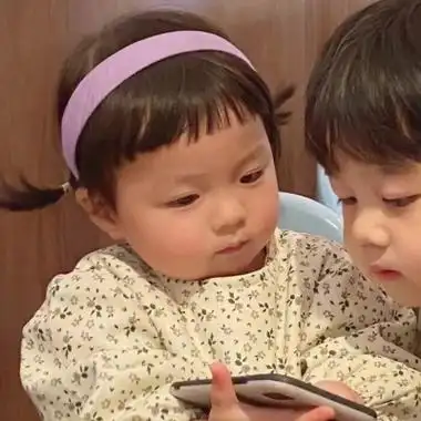 大q宝和丸子情侣头像超萌可爱的大q宝和小女孩的情头图片