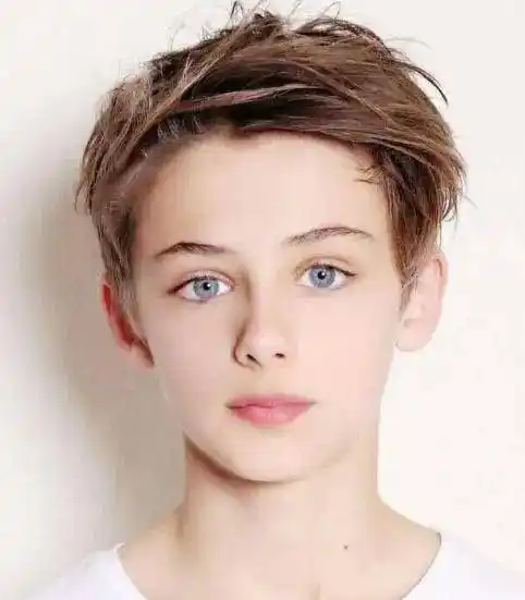 他被誉为"世界第一美男子""全球最帅正太",如今16岁却没长残_哥哥_美