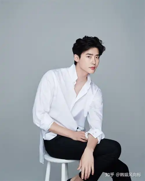 韩国明星李钟硕第一次为新角色留长发