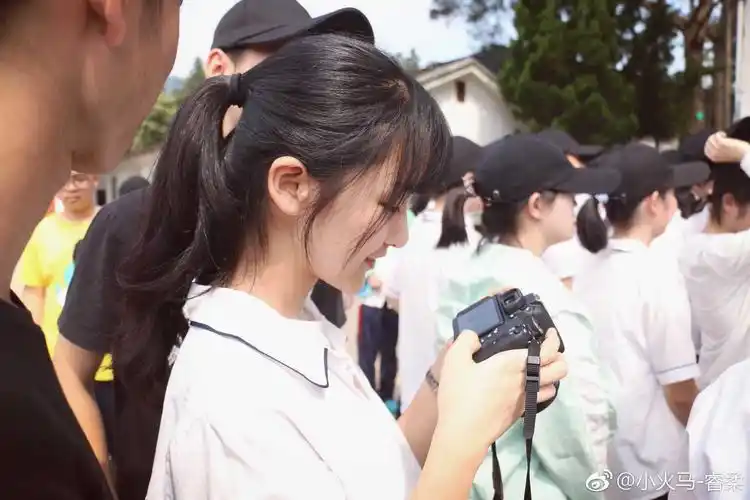 同高赞之一的龙岩一中的一个小姐姐特别有才,以前学校歌手比赛的冠军