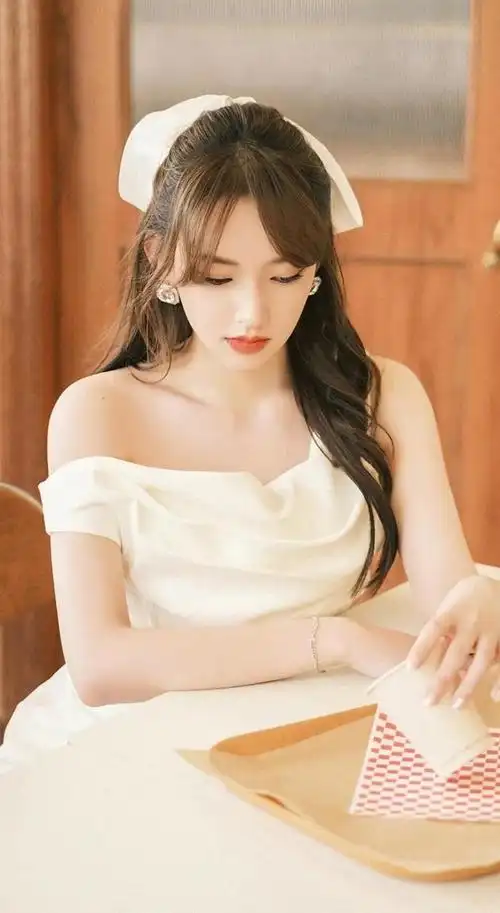 程潇风姿绰约俏丽写真,清纯可人!__财经头条